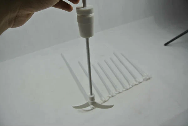 Chemistry laboratory apparatus uses stirring rod PPTE